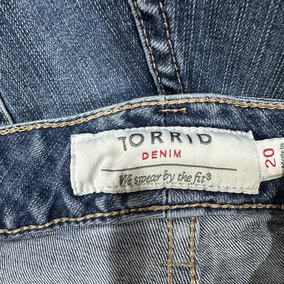 Torrid Denim Shorts Women 20 Blue Distressed Stretch Casual Plus Size Cotton - Picture 3 of 6